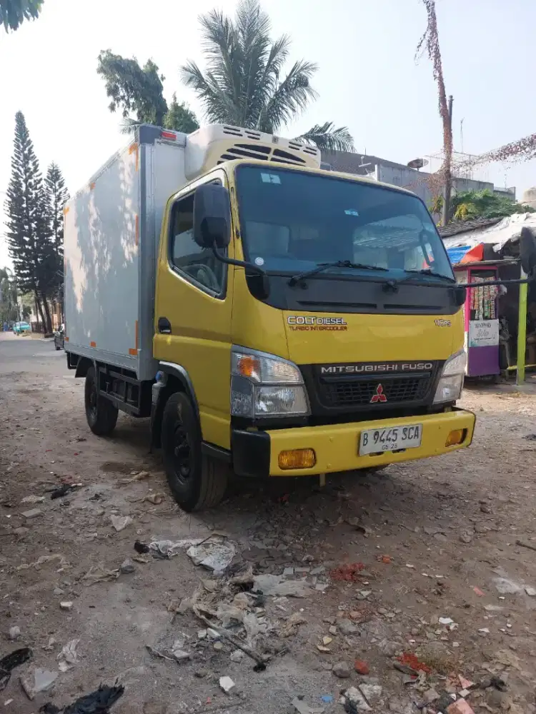 Truk engkel box freezer pendingin suhu beku CDE PS110 2013