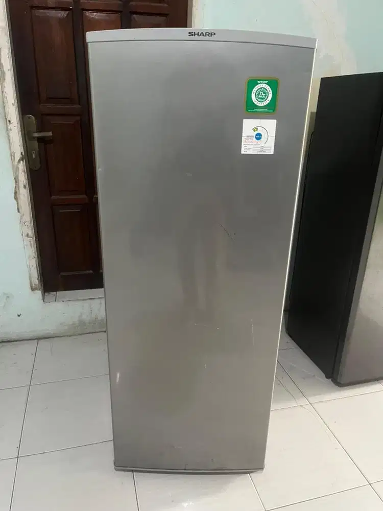 Dijual FREEZER SHARP