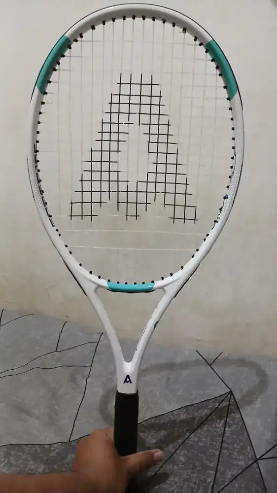 Raket tennis agnite