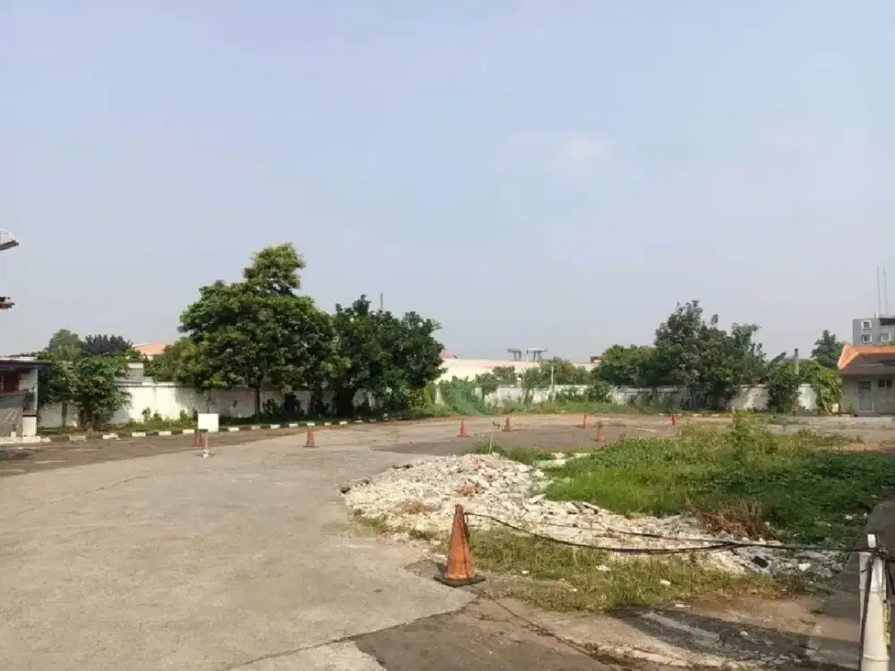 Disewakan Tanah Luas Ada Bangunan (Ruang Usaha) Pinggir Jalan Raya TB Simatupang