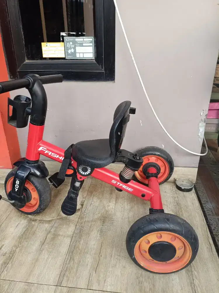Dijual sepeda roda 3 buat anak