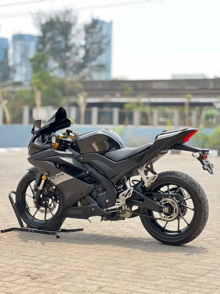 YAMAHA YZF R15 V3 HITAM 2021 KM 10K PAJAK PANJANG RASA BARU
