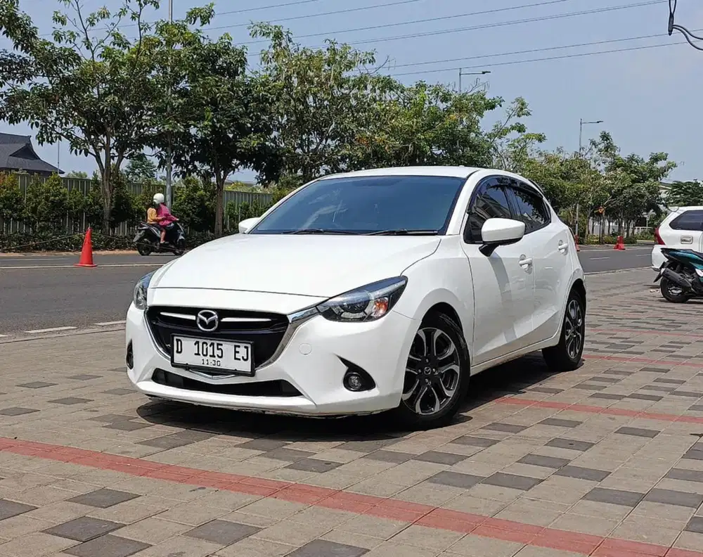 Mazda 2 R Skyactiv matic 2015 White