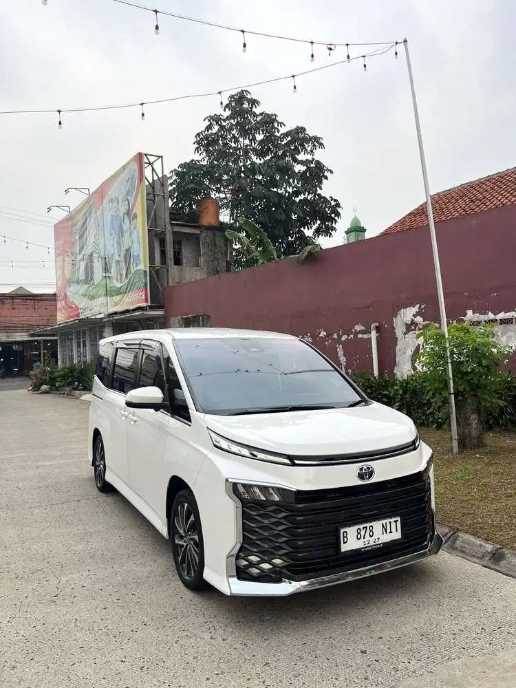 Toyota Voxy 2022 Bensin