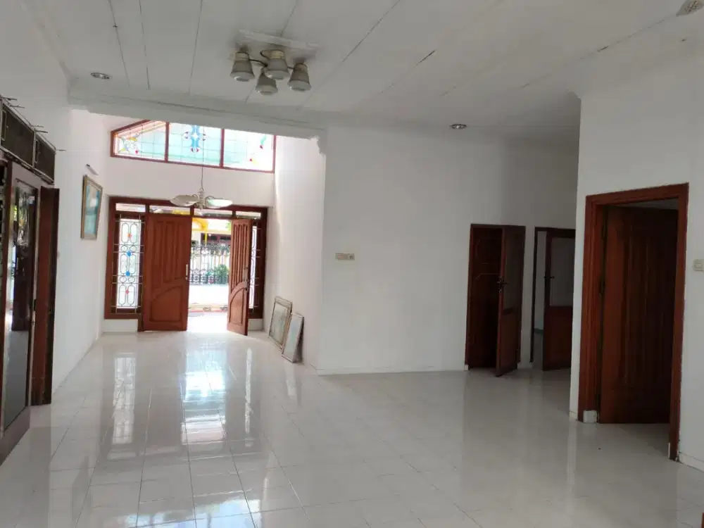 Disewakan Rumah di Kertajaya dekat Galaxy Mall