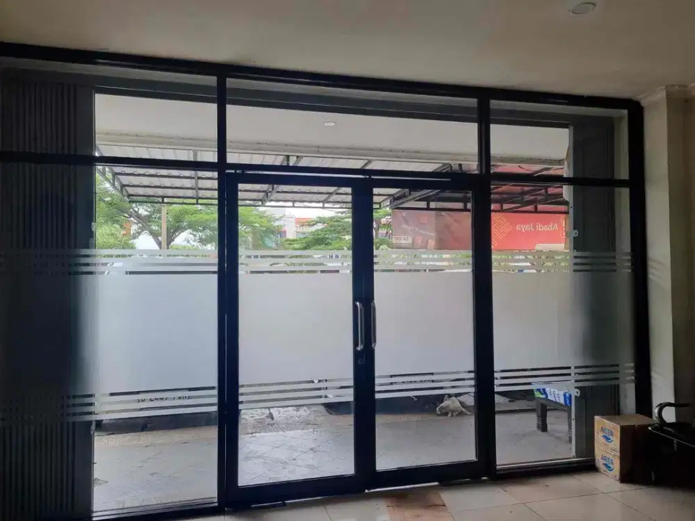 Dijual Ruko 2,5 Lantai di Aralia - Siap Pakai dan Cocok untuk Kantor!!