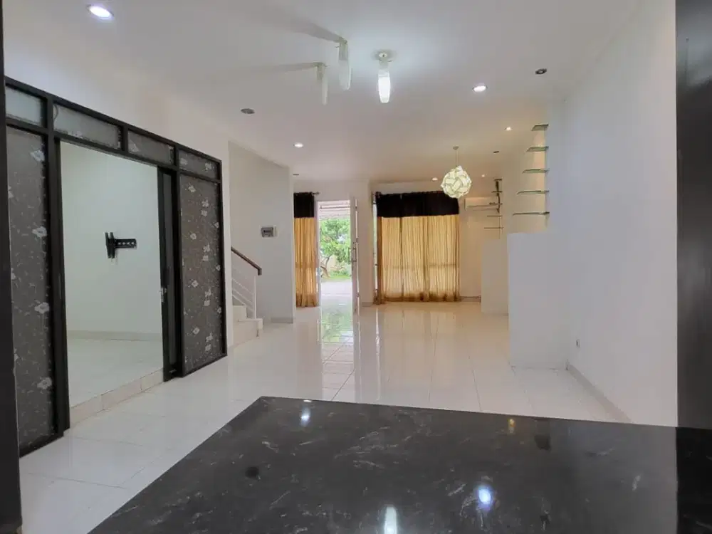 Disewakan Rumah Semi Furnished ( 3+1 KT ) di BSD Foresta