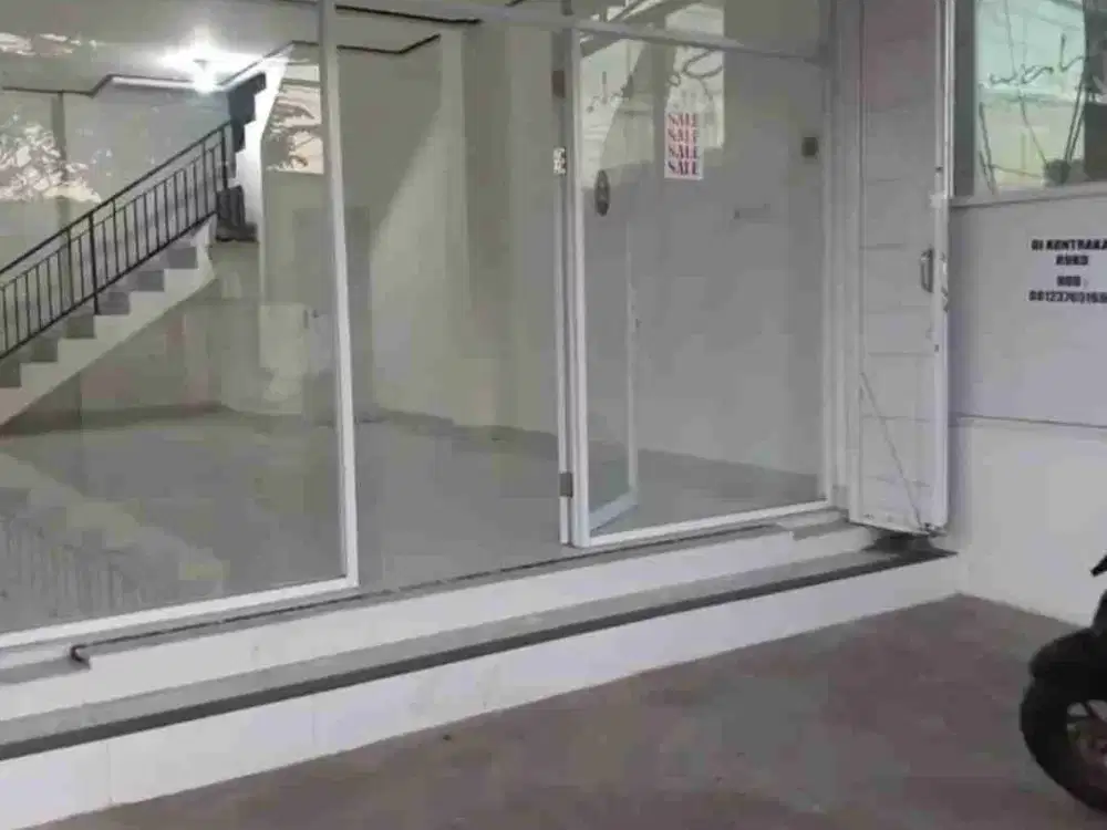 RUKO 2 LANTAI, PARKIR LUAS 2 MOBIL, ADA PINTU KACA DI KEDAMPANG KEROBOKAN