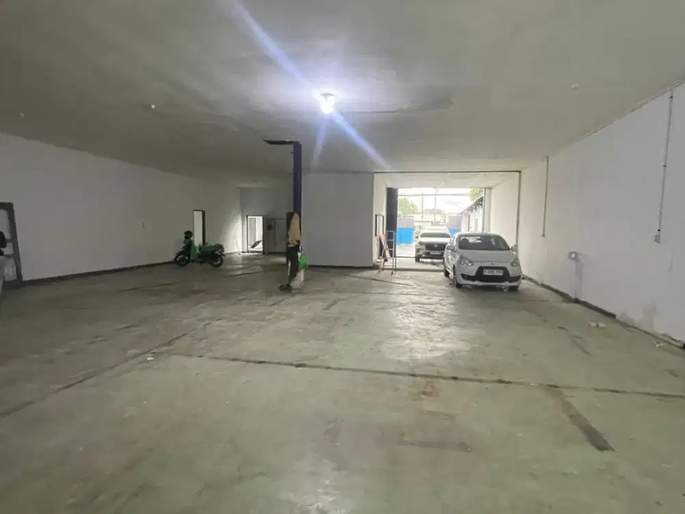 Disewakan gudang di pinggir jalan raya jendral sudirman bekasi selatan