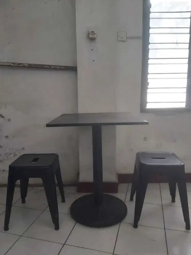 Meja dan kursi cafe