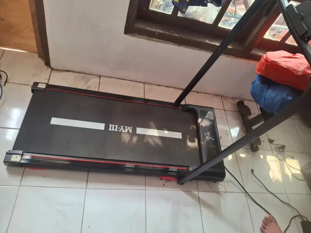 Alat olahraga treadmill