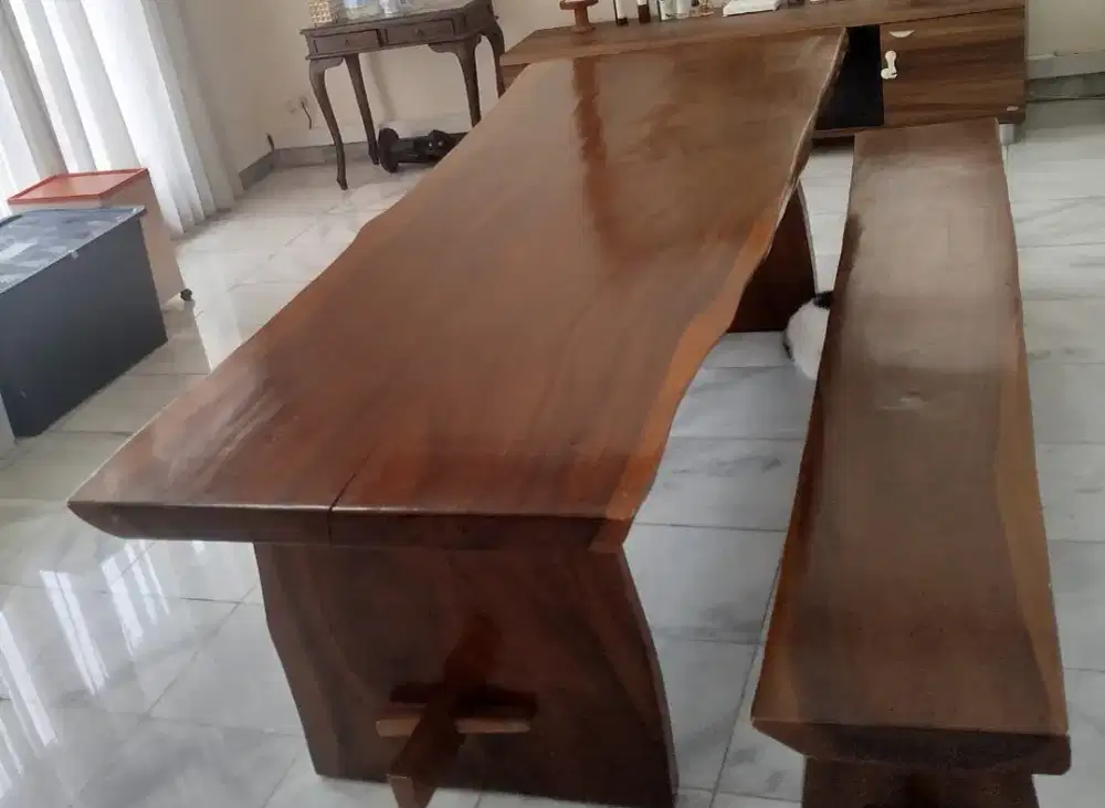 MEJA MAKAN JATI MEWAH