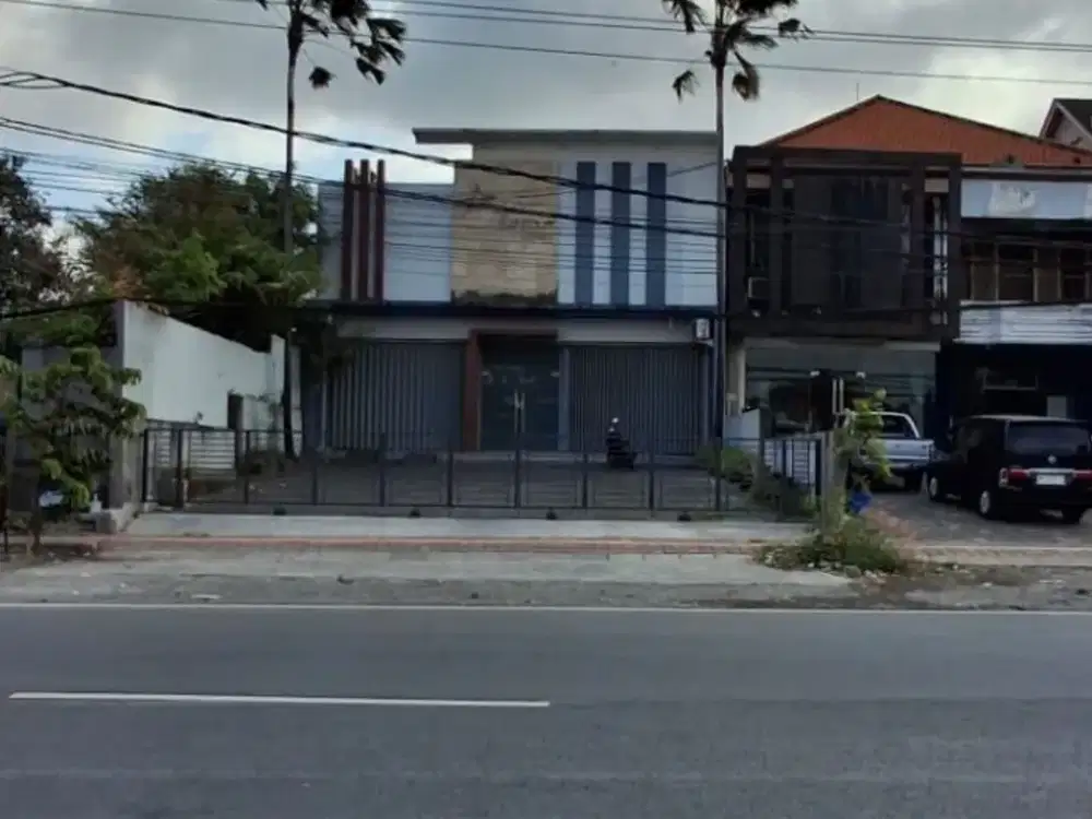 Disewakan tempat usaha di jalan utama arah Padang Sambian Klod, Denbar.
