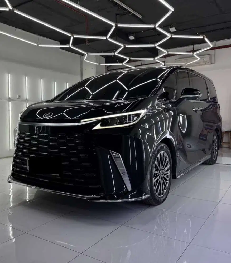 Lexus LM350h (7 seater) 2024