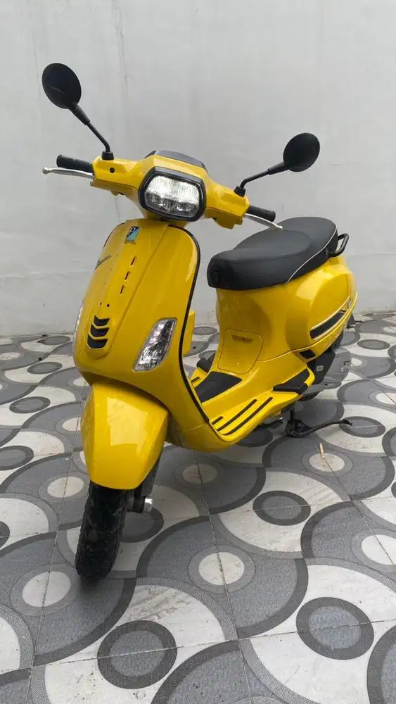 Vespa matic vesmet yellow limited