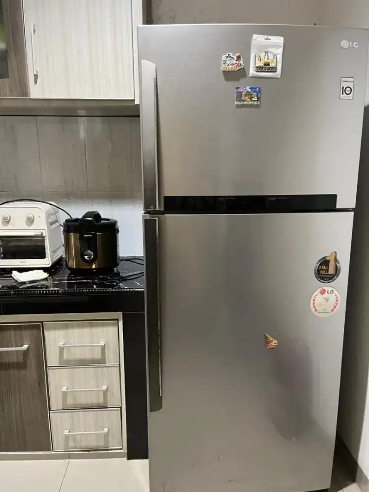 Lemari es LG 2pintu jumbo