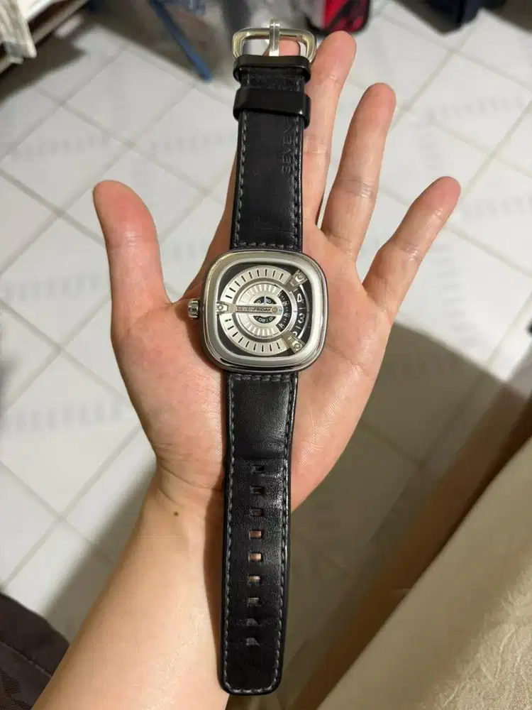 JAM TANGAN SEVEN FRIDAY WATCH M1/01 USED LIKE NEW