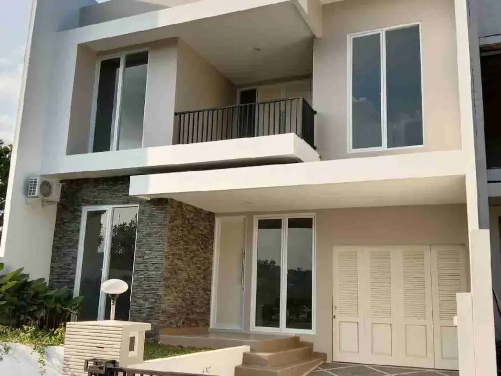 Rumah 2 Lantai di Candi Golf 4 Kamar Tidur