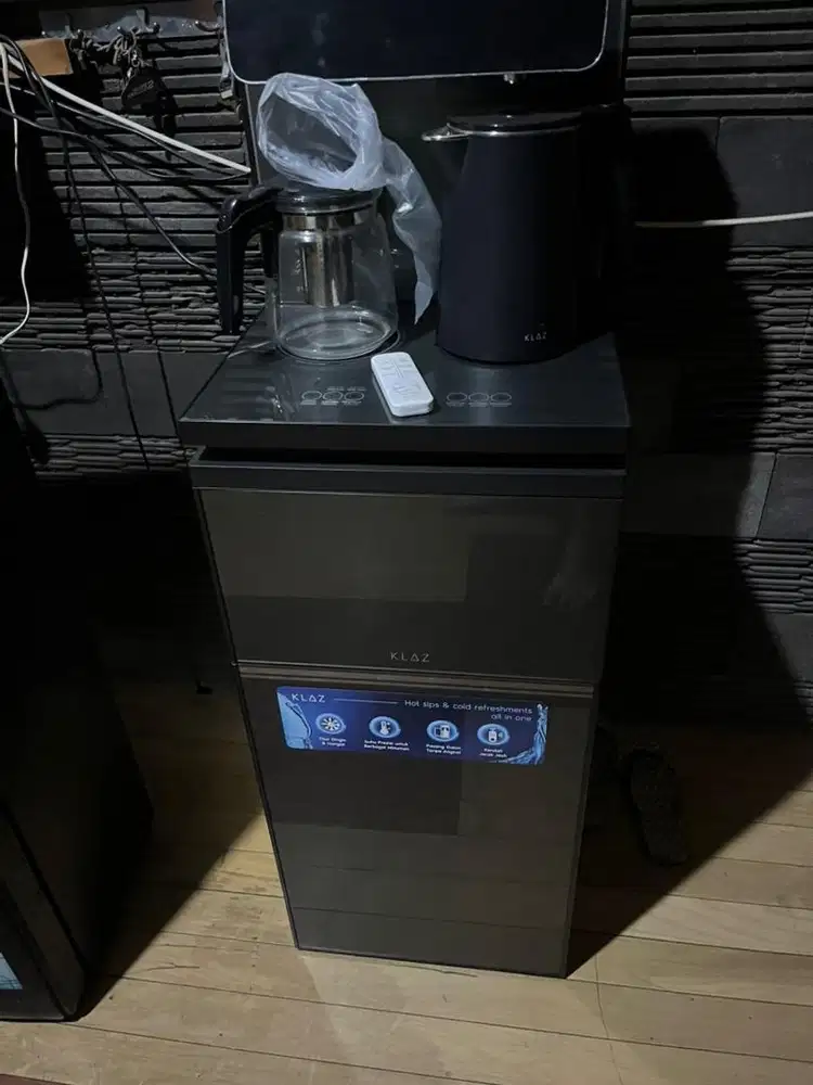 KLAZ dispenser air minum dan teh
