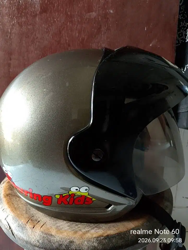 Dijual Cepat Helm Anak BMC Ukuran M Like New - 100 rb Denpasar