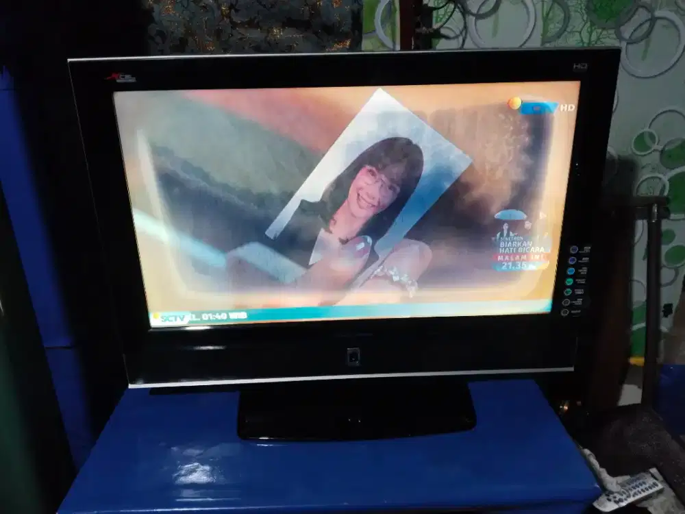 tv lcd poltyron 32in