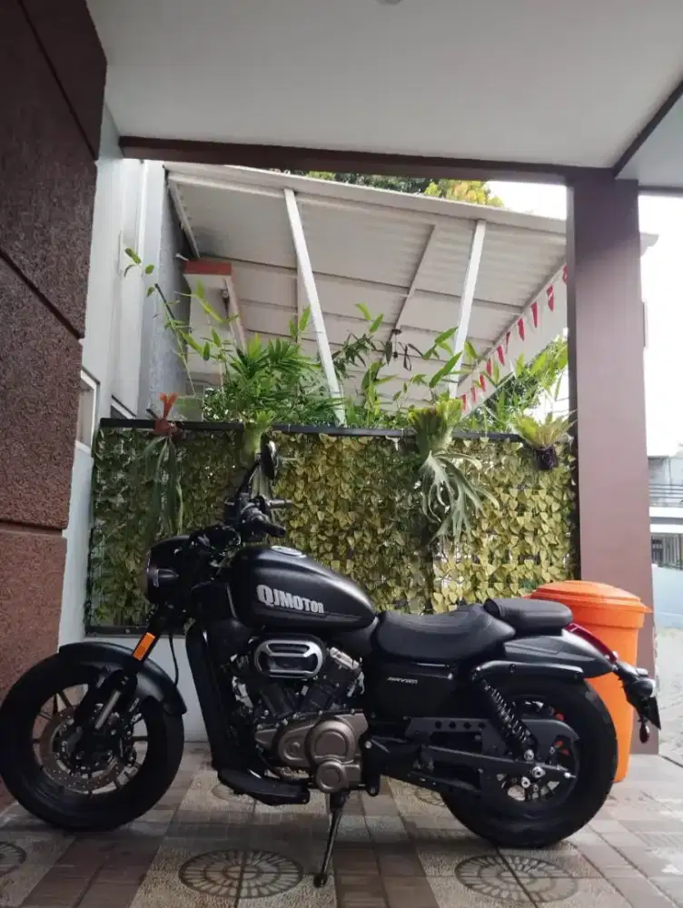 QJ Motor SRV 250 cc Nik. 2025 Odo 4000an Warna Hitam Doff