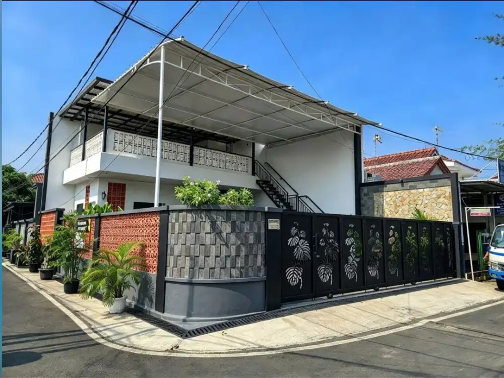 DIJUAL RUMAH USAHA POSISI HOOK DUREN SAWIT JAKARTA TIMUR – SHM, FULL FURNISHED, PARKIR 7 MOBIL