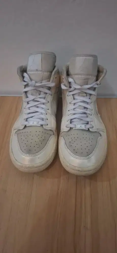 Sepatu Nike tinggi  Leather White