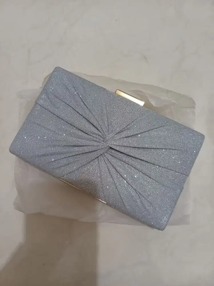 Tas Pesta Clutch Import Elegant Mewah Glitter Motif Pita ( Silver )