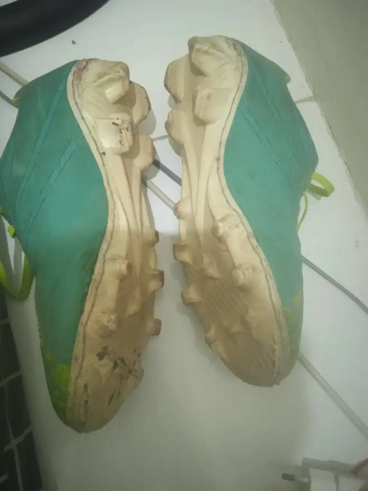 Sepatu bola ori merk vegeto