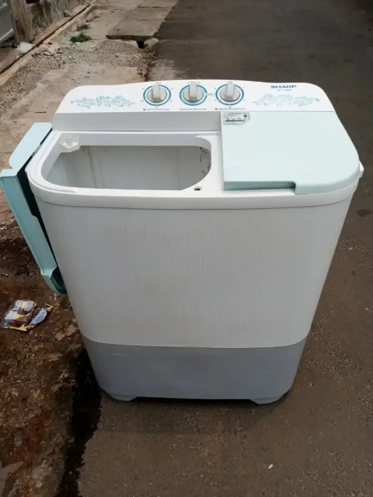 Bismillah jual cepet mesin cuci merek Sharp normal semua siap pakai