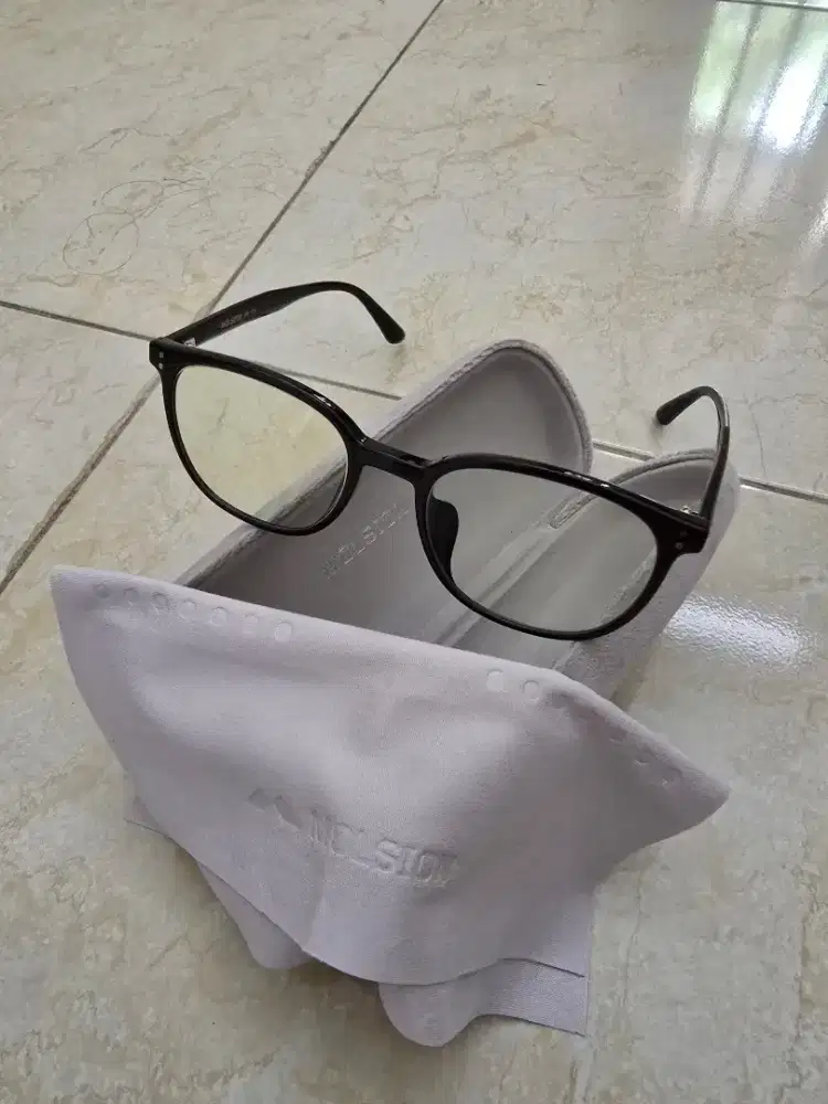 kacamata frame molsion belum pernah dipake