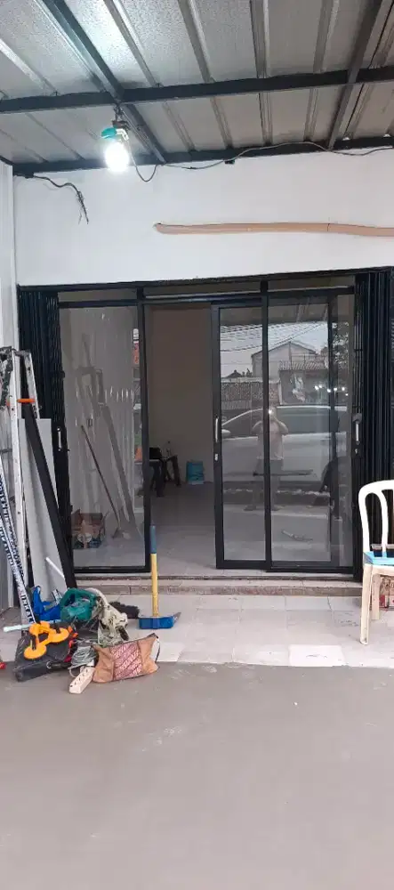 Partisi aluminium sekat ruangan