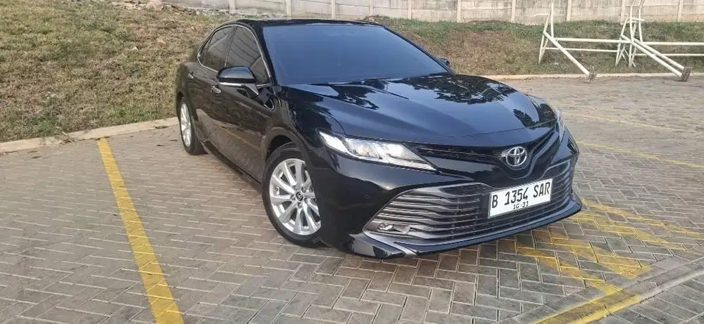 Toyota Camry 2.5L V AT 2021 Hitam Tgn Pertama