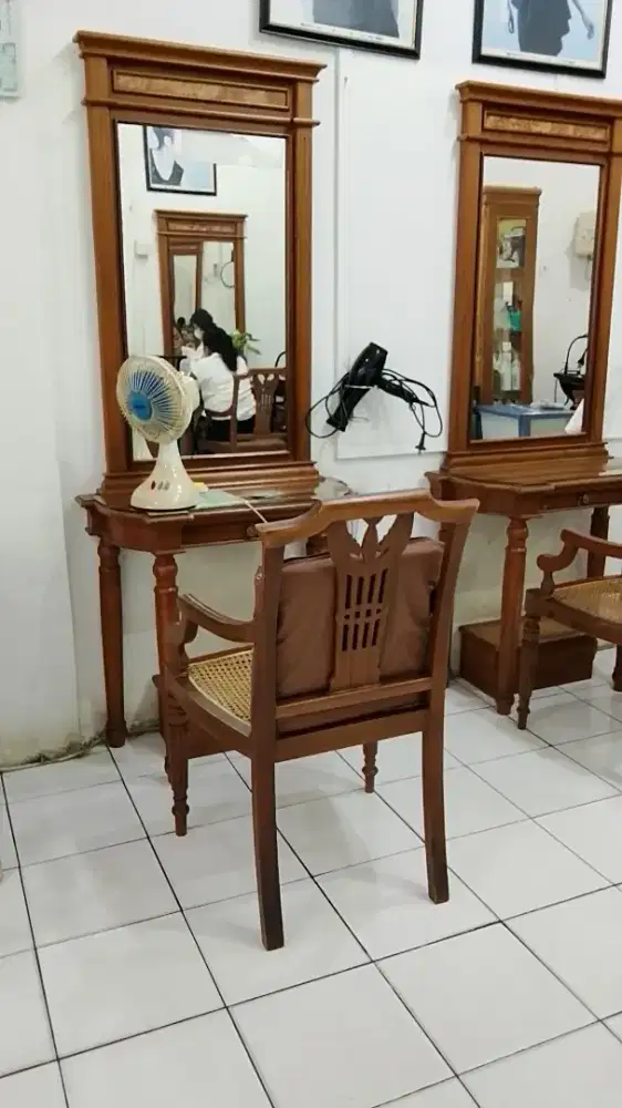 Set meja rias / salon