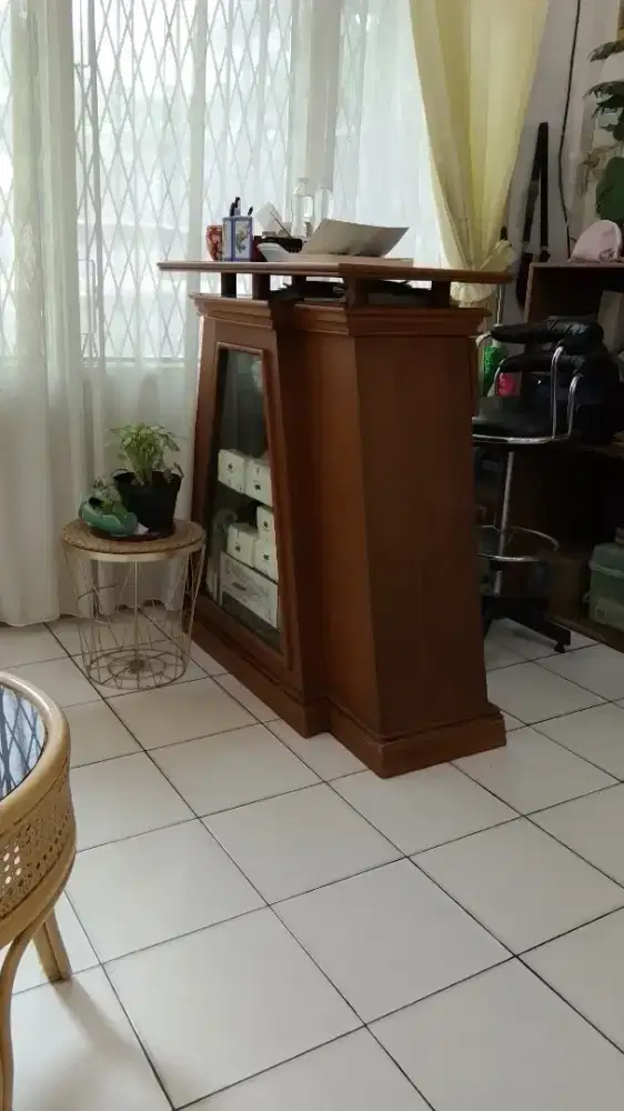 Meja kasir plus display