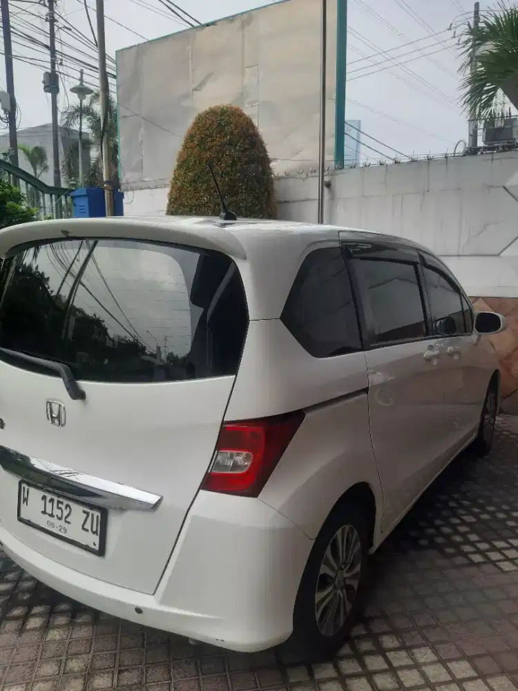 Mobil pribadi . Ckiamik