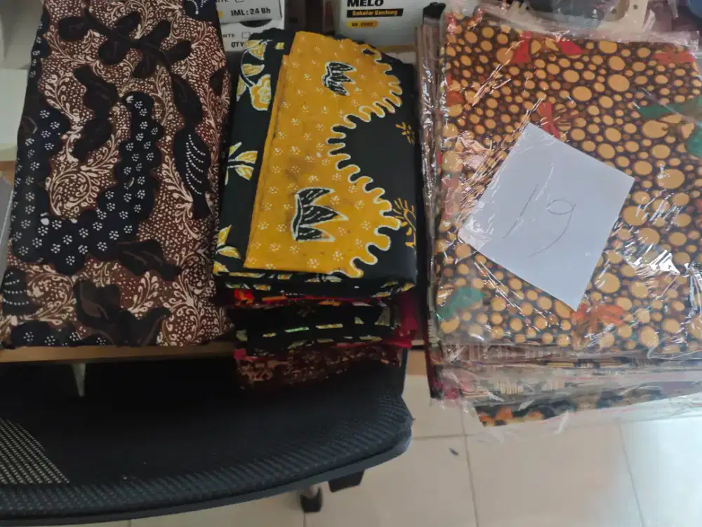 Di jual kain batik cap sekitar ad 38 pcs