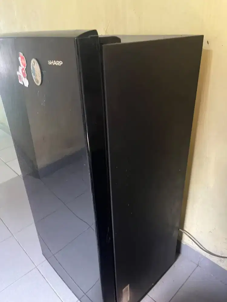 Kulkas sharp dingin