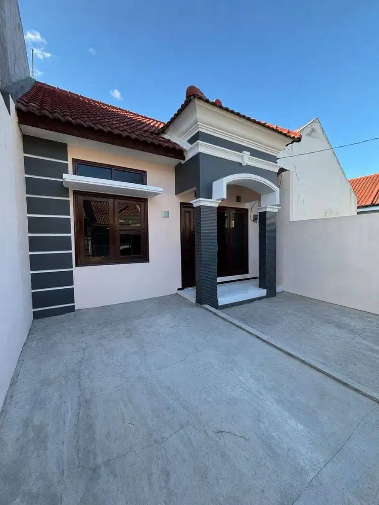 Rumah di Taman Wiguna Selatan dengan lokasi yang Strategis