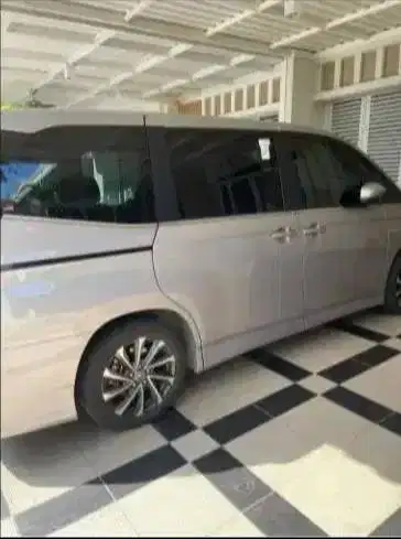 Toyota Voxy 2022 Silver Tangan Pertama Record Toyota