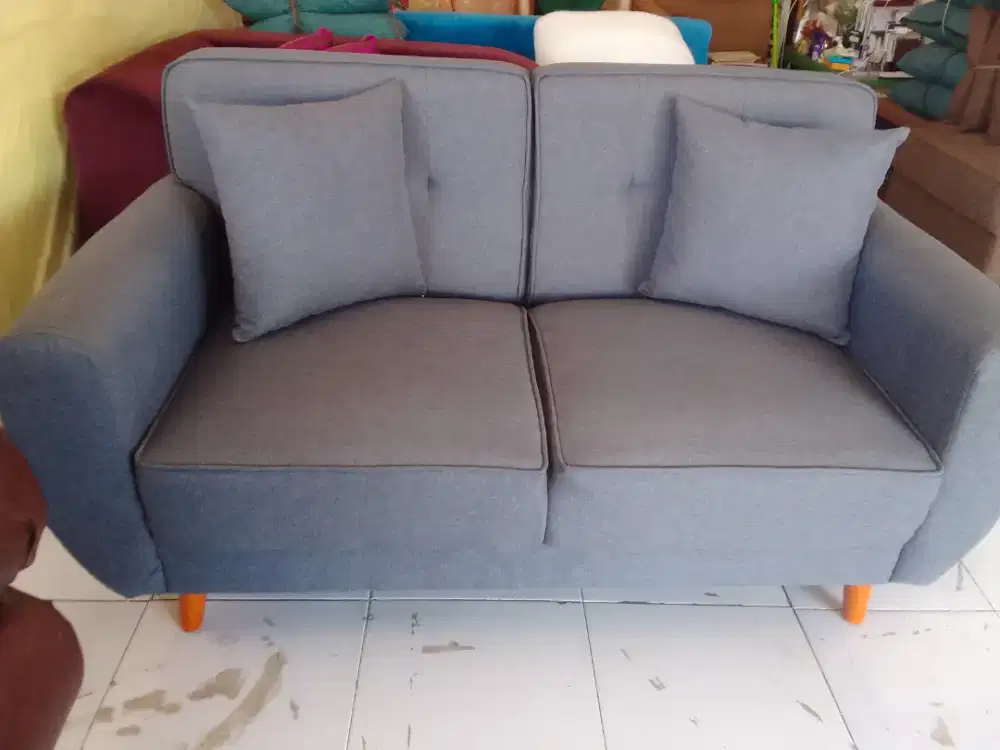 Sofa 2 ddka warna abu2 bunus bantal 2