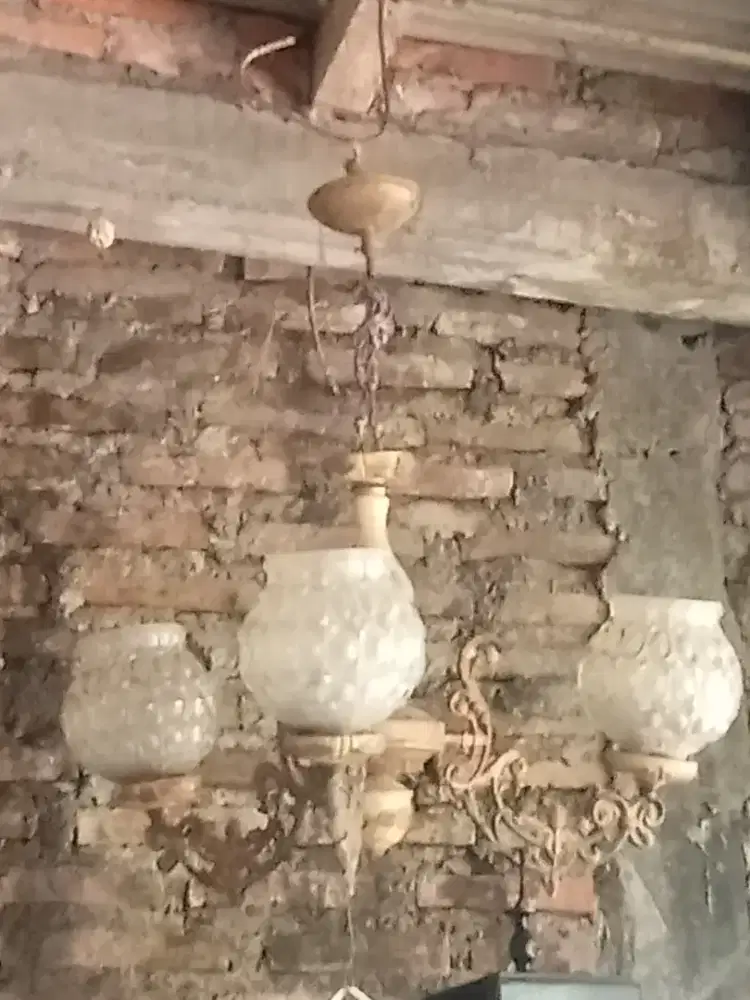 Lampu gantung kondisi apa adanya