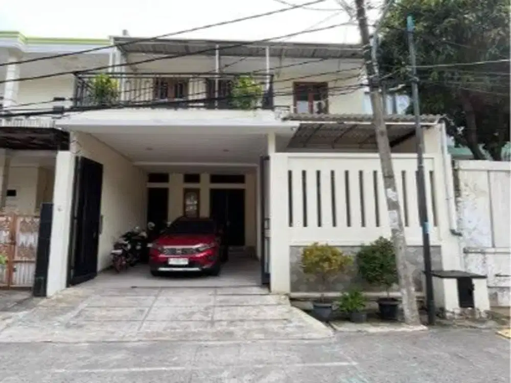 DIJUAL! Rumah 2 Tingkat dengan LUAS lebih dari 170m2, Terdapat Gudang, Ruang Serbaguna, serta GARASI 2 Mobil