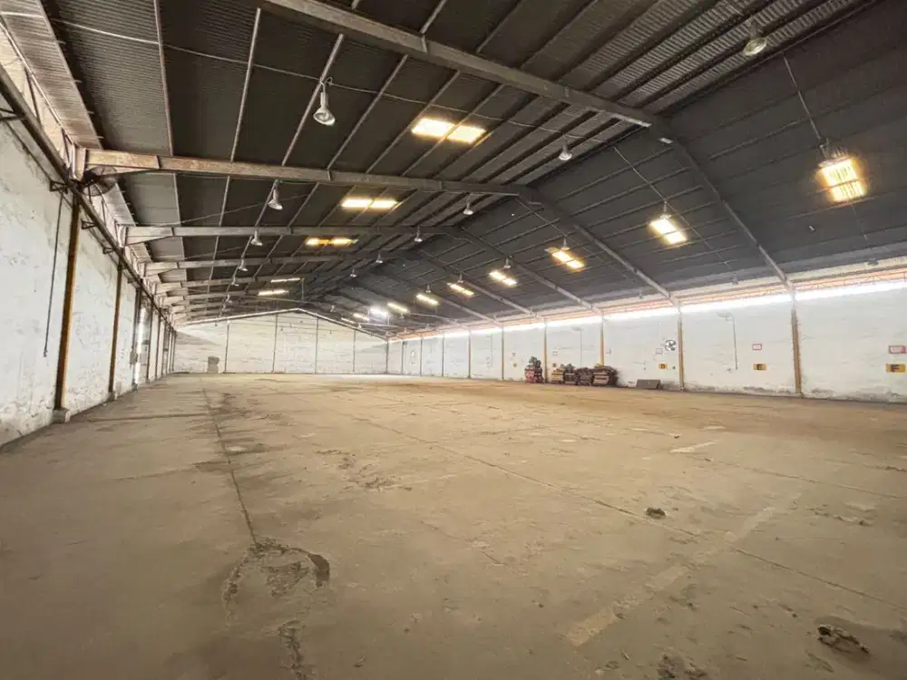 Gudang Luas Untuk Industri & Logistik di Kota Bekasi, Gudang 1.800 m², Kantor 145 m², Listrik Industri