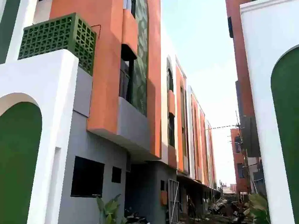 Kost Eksklusif 12 BR Ring 1 UI, 2 Menit Pintu Kukel, Ready Stock, Occupancy Tinggi Penyewa Datang Sendiri, Desain Modern Futuristik, Maanajemen Kost Profesional