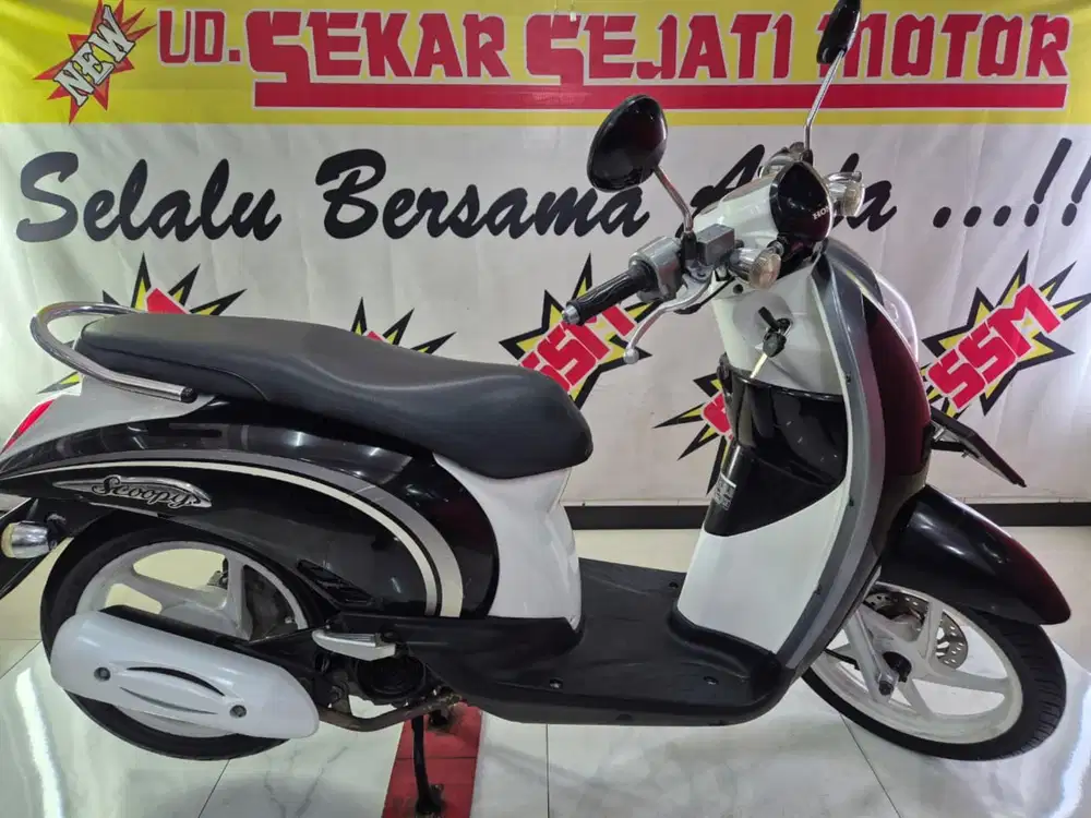 Scoopy cw karbu 2011 plat W istimewa