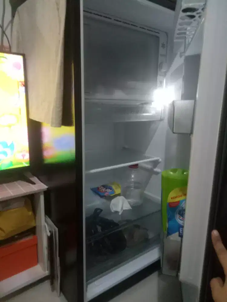 Jual cepat  aj   kulkas aqua pemakaian baru 2bulan