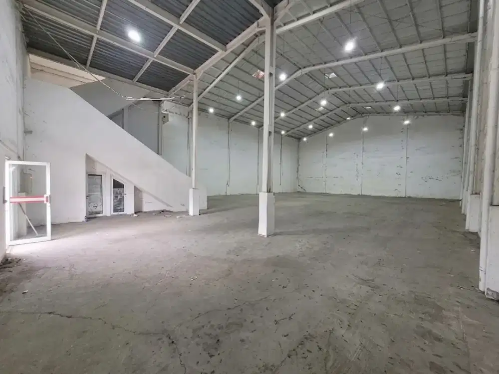 Gudang Industri Siap Pakai di Delta Silicon Cikarang, Loading Dock, Floor Hardener, Kantor