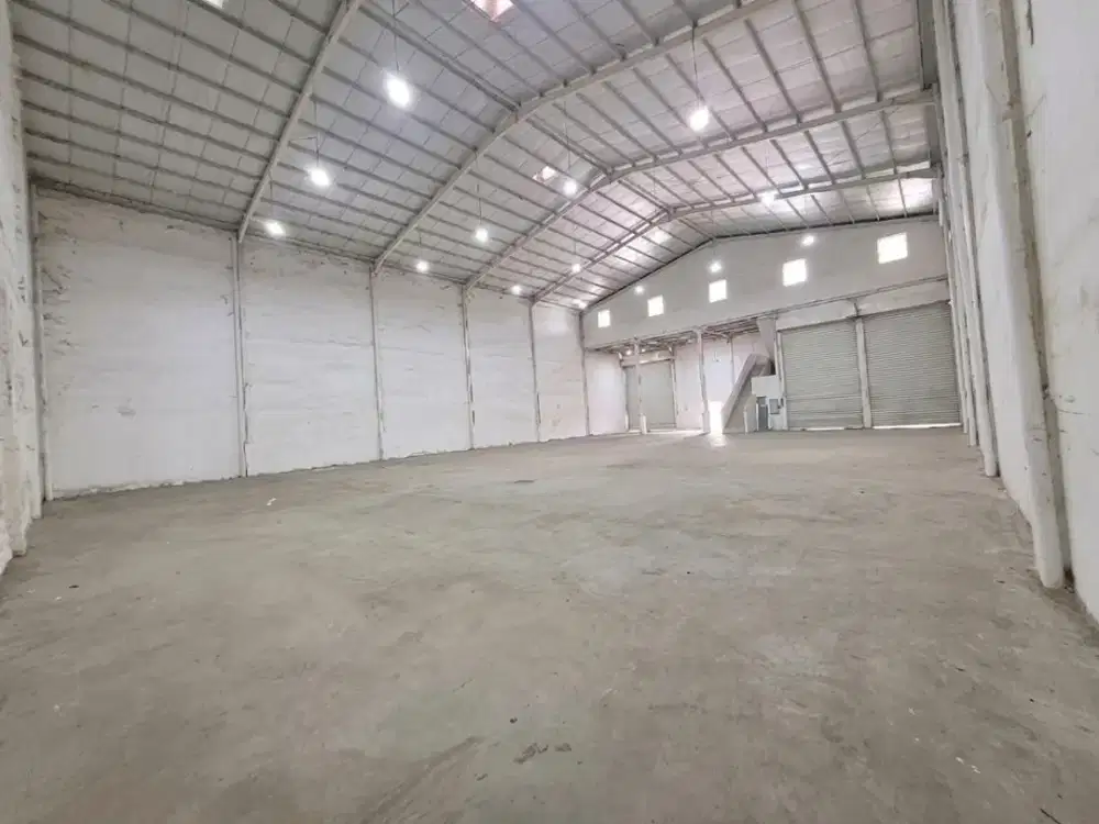 Gudang Industri Siap Pakai di Delta Silicon Cikarang, Loading Dock, Floor Hardener, Ada Kantor